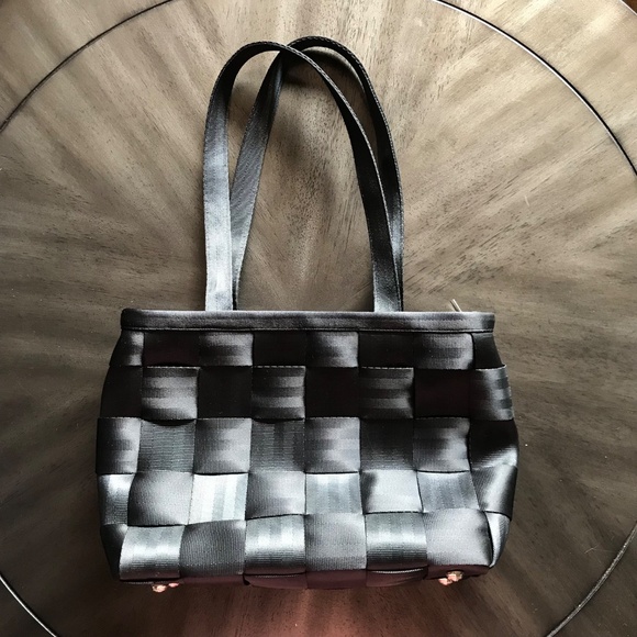 Harveys Seatbelt Bag Black Tote - Picture 2 of 15